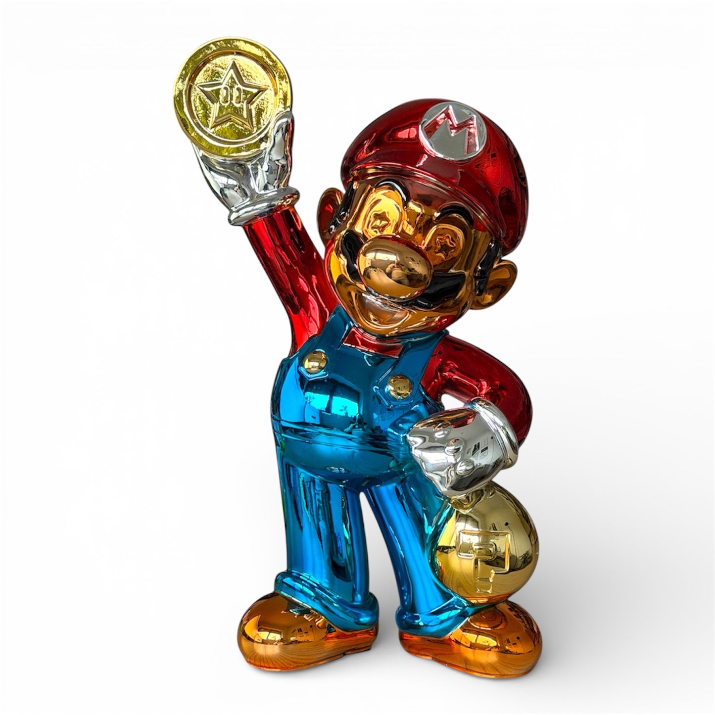Ikonische Designfigur im luxuriösen Metallic-Finish