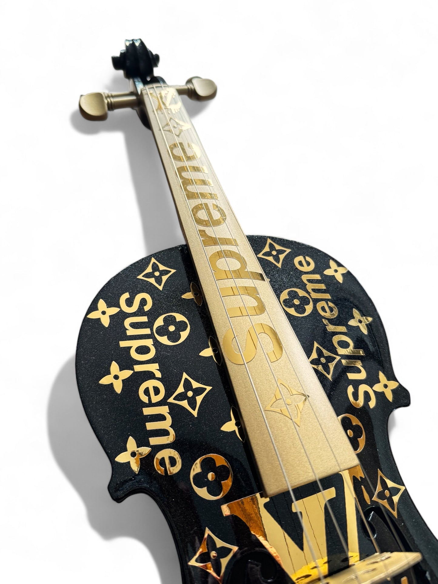 Violine schwarz in LV Design