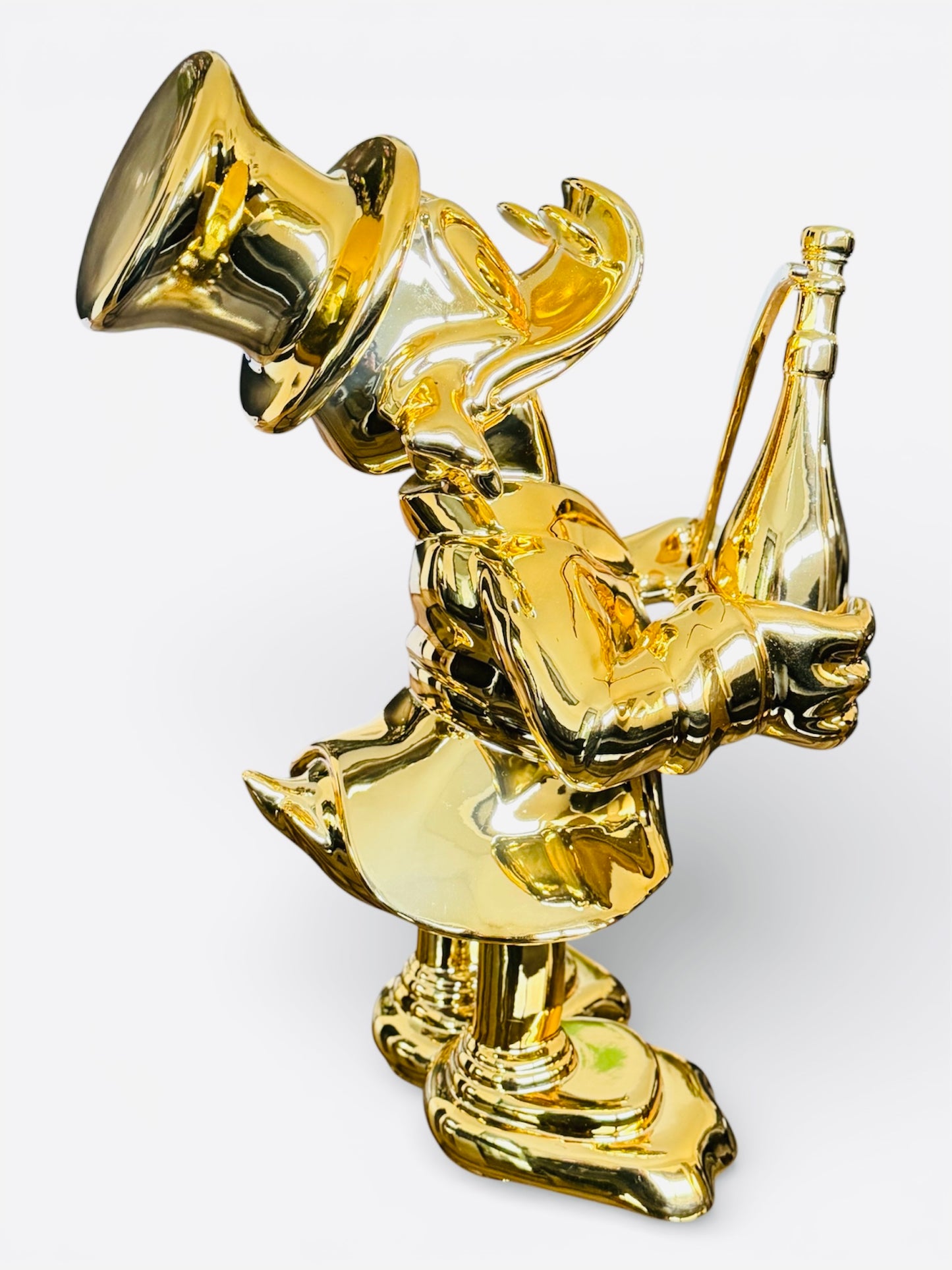 Goldene Enten-Skulptur „Victory of Wealth“ – Luxus-Figur mit Champagner & Schwert
