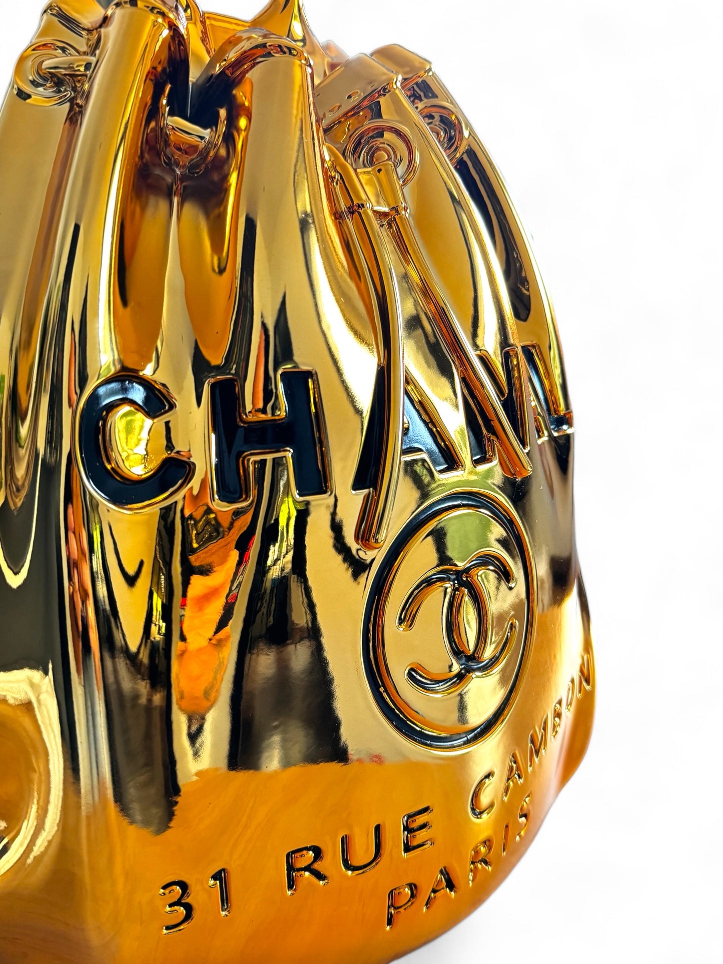 Luxuriöse Design-Skulptur „Fashion Bag“ – Gold (Metallic-Finish)